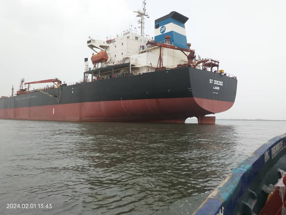 Vessel support operations on the waterway