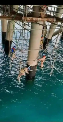 Rope-access scaffolding on offshore platform legs